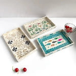 assiettes plates mosaïque multicolore artisanal rangement blanc vert bleu noir rouge triangles