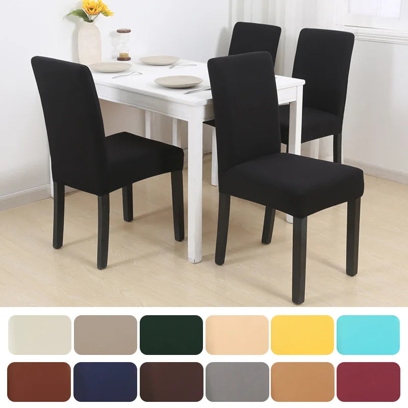 Housse de chaise élastique unie blanche sur chaise de salle à manger