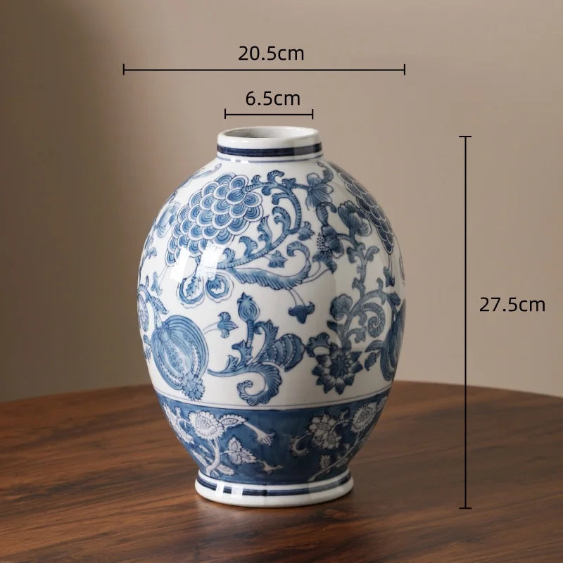 vase porcelaine chinois blanc bleu fleurs feuilles oiseaux géométrique classique floral table decoration