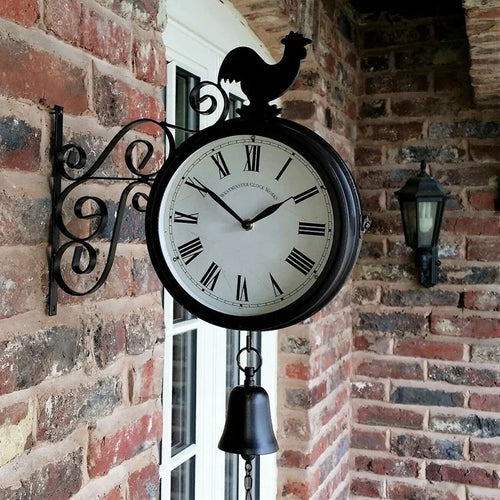 horloge murale vintage noir cadran blanc chiffres romains aiguilles noires cloche métallique rétro Westminster