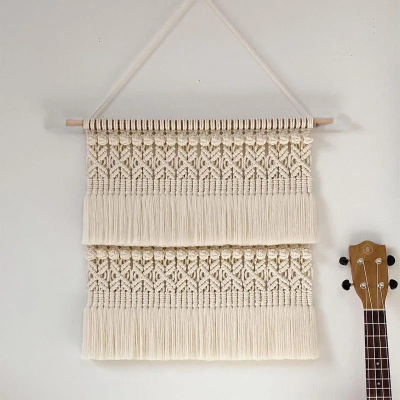 tapisserie macramé blanche motifs géométriques franges boho chic crochets bois