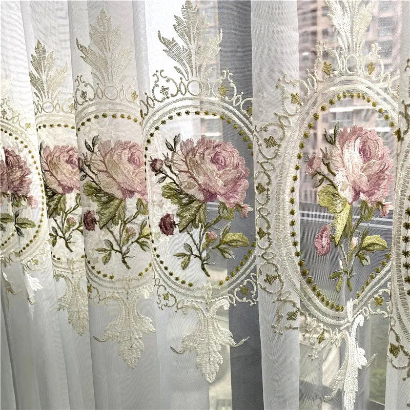 rideau voile tulle transparent broderie fleurs rose blanc classique décoration fenêtre salon chambre romantique