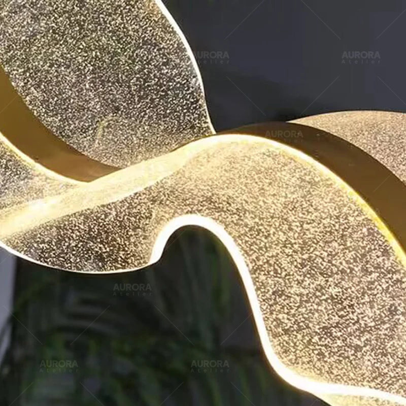 lampe suspendue contemporaine élégante blanc doré texture ondulée brillante chaînes facile chambre salon