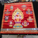 drapeau tibétain decoratif motifs bouddhistes rouge jaune franges multicolores opacite variable traditionnel