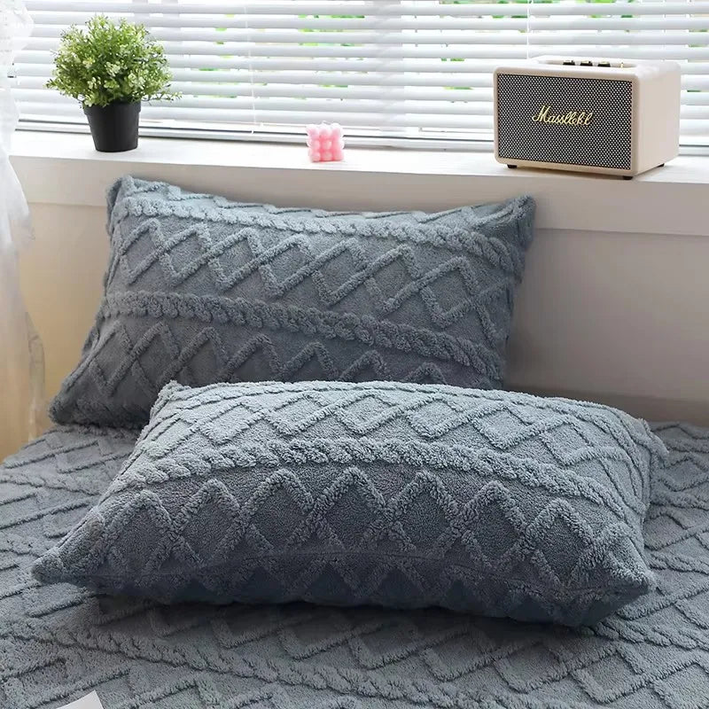 coussins décoratifs rectangulaires velours polyester géométrique losanges entrelacés bleu clair jaune gris rose vert