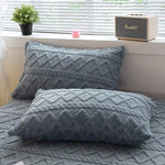 coussins décoratifs rectangulaires velours polyester géométrique losanges entrelacés bleu clair jaune gris rose vert