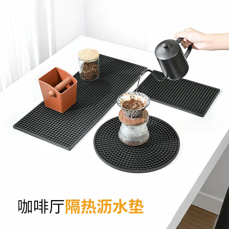 tapis bar noir perforé moderne antidérapant résistant chaleur drainage barista cocktail 45x30cm