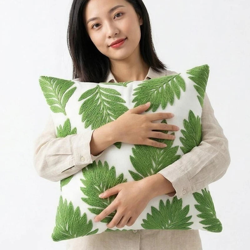 housse coussin brodée motif feuilles moderne coton polyester vert jaune bleu gris 45x45cm