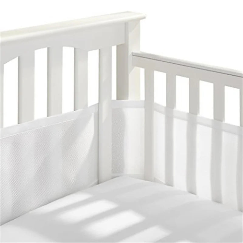 barrière lit bébé blanc gris protection lattes velcro ajustable moderne minimaliste