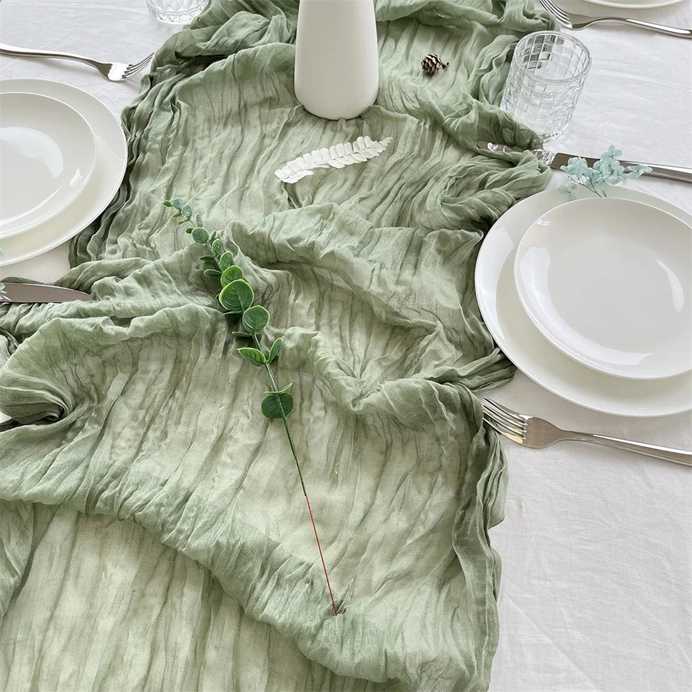 serviette table vert olive rose pâle crêpe plissée décorative rustique bouquets fleurs artificielles tasses