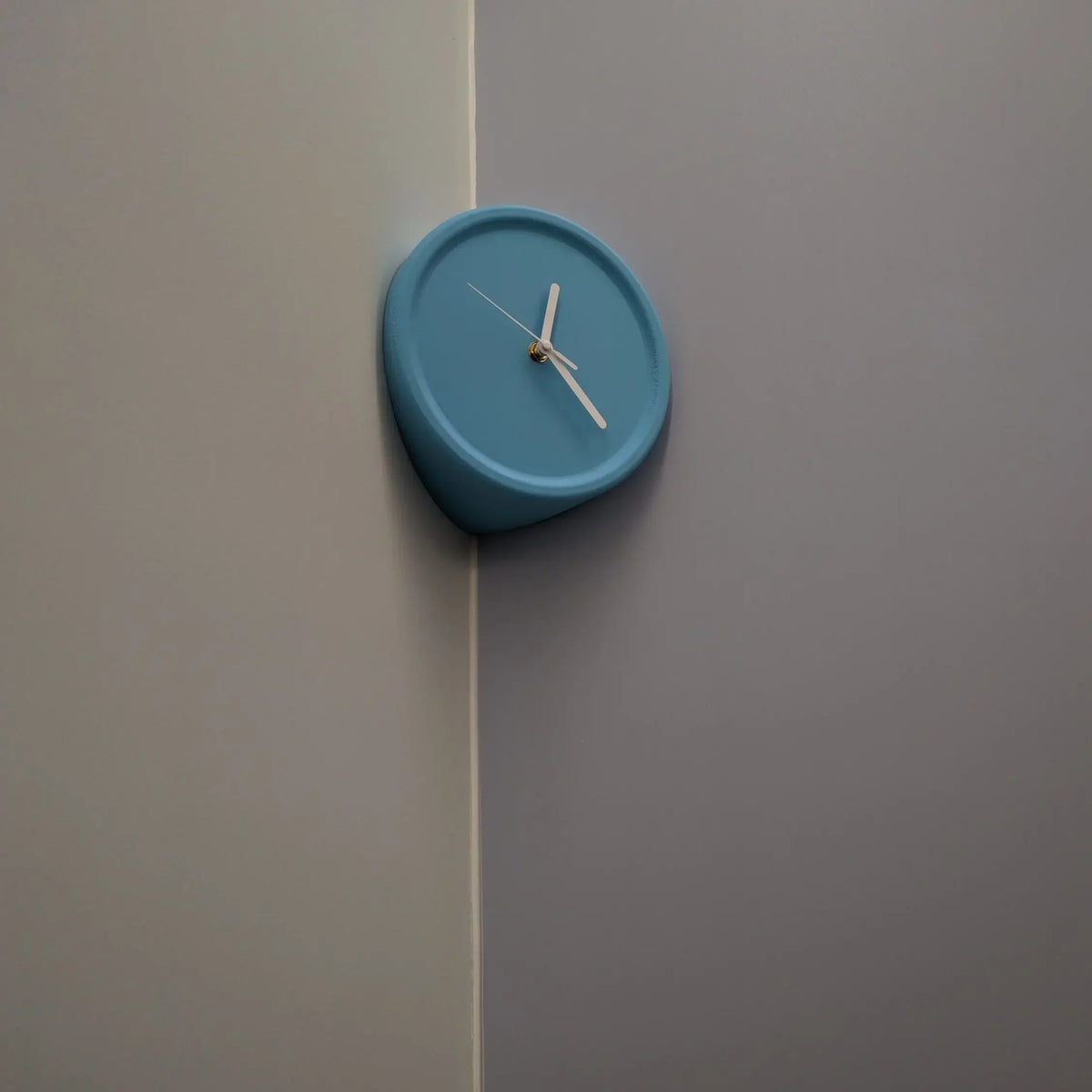 horloge murale moderne simple bleu rouge noir aiguille sans tic tac minimaliste salon