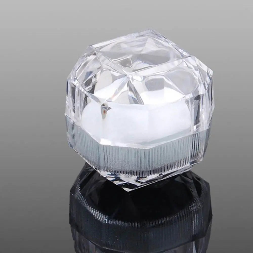 boîte bijoux transparente facettée moderne adhésif poudre blanche rouge noire élégante internes