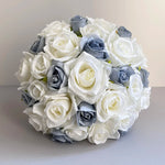 bouquets roses artificielles mariage blanc bleu gris classique élégant demoiselles honneur égliseDecorationOccasionFleursArtificielles