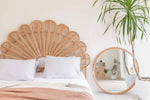 Tête de lit rotin dans une chambre décorée style bohème