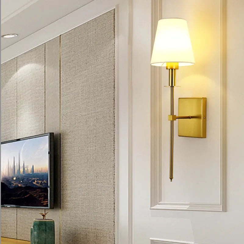 lampes murales modernes coniques noires or abat jour blanc flux lumineux 249 2000
