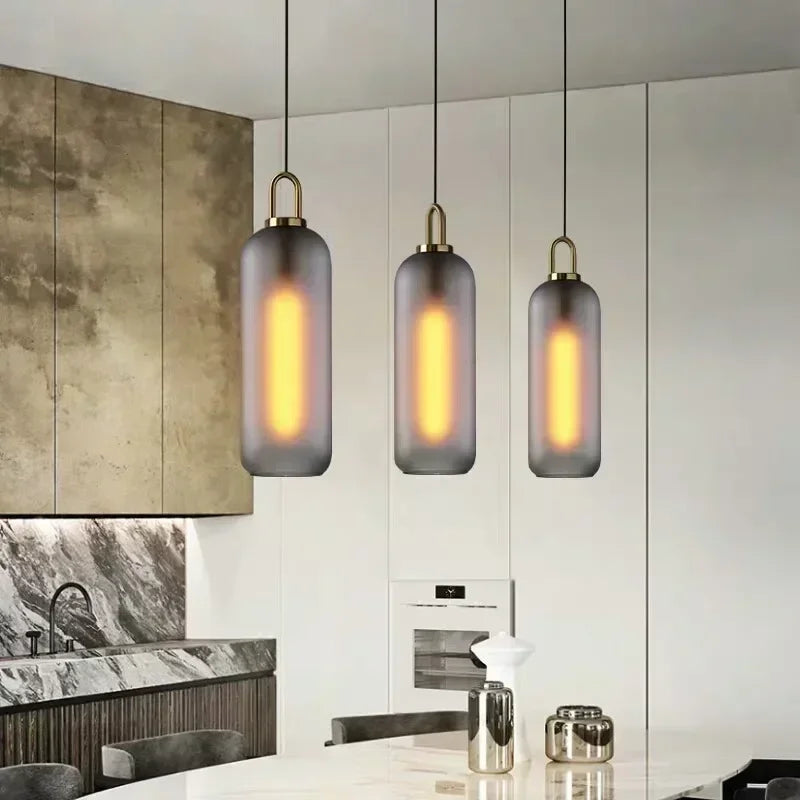 suspension lumineuse moderne gris fumé doré verre mat métal poli ampoule filament visible chambre