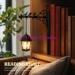 lampe suspendue vintage bibliothèque motif floral panneau décoratif abat jour livres étagère