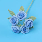 bouquets roses rouges jaunes bleues vertes artisanales crochetées intérieur decoration mariage