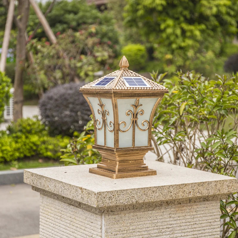 lampe solaire dorée ornementation florale classique éclairage extérieur vintage autoinstallationénergie solaire