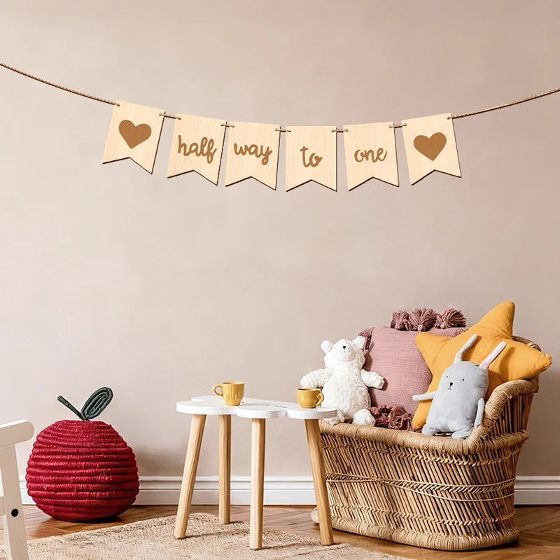 guirlande fanions bois texturé coeurs gravés natural clair clips minimaliste occasion fête anniversaire baptême