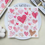 serviettes papier décoratives coeurs motifs romantiques blanc rouge rose doré
