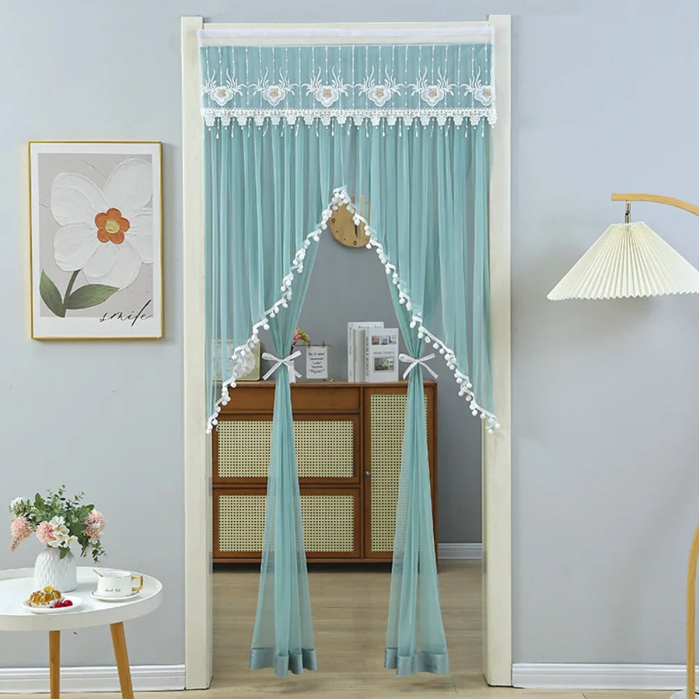 rideau dentelle transparent blanc bleu clair franges classique romantique fenêtre auto agrippante