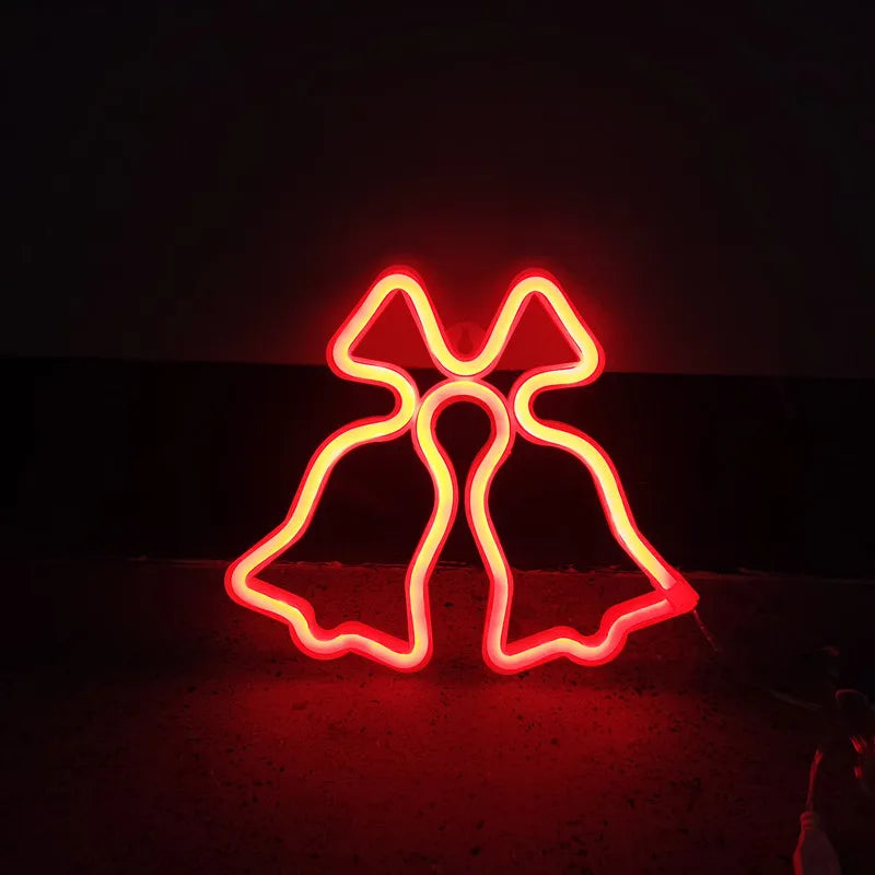 néons lumineux décoratifs cloche flocon arbre renne étoile couleurs vives câbles usb alimentation festive