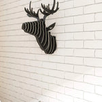 Décoration murale naturelle dans un bar chaleureux