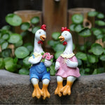 statues jardin résine couple poulets vêtus fleurs couleur variée champêtre