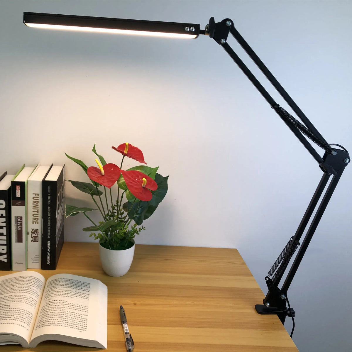 lampe moderne led réglable blanc noir clip table oscillante métal plastique fonctionnelle