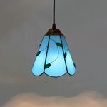 lampe suspendue tiffany multicolore motifs floraux stained glass couloir restaurant étude balcon
