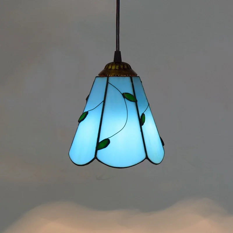 lampe suspendue tiffany multicolore motifs floraux stained glass couloir restaurant étude balcon