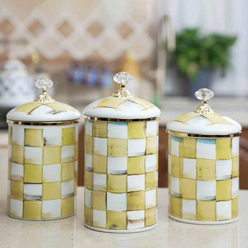 contenants cuisine porcelaine émaillée carreaux géométriques bleu blanc rose classiques