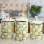 contenants cuisine porcelaine émaillée carreaux géométriques bleu blanc rose classiques
