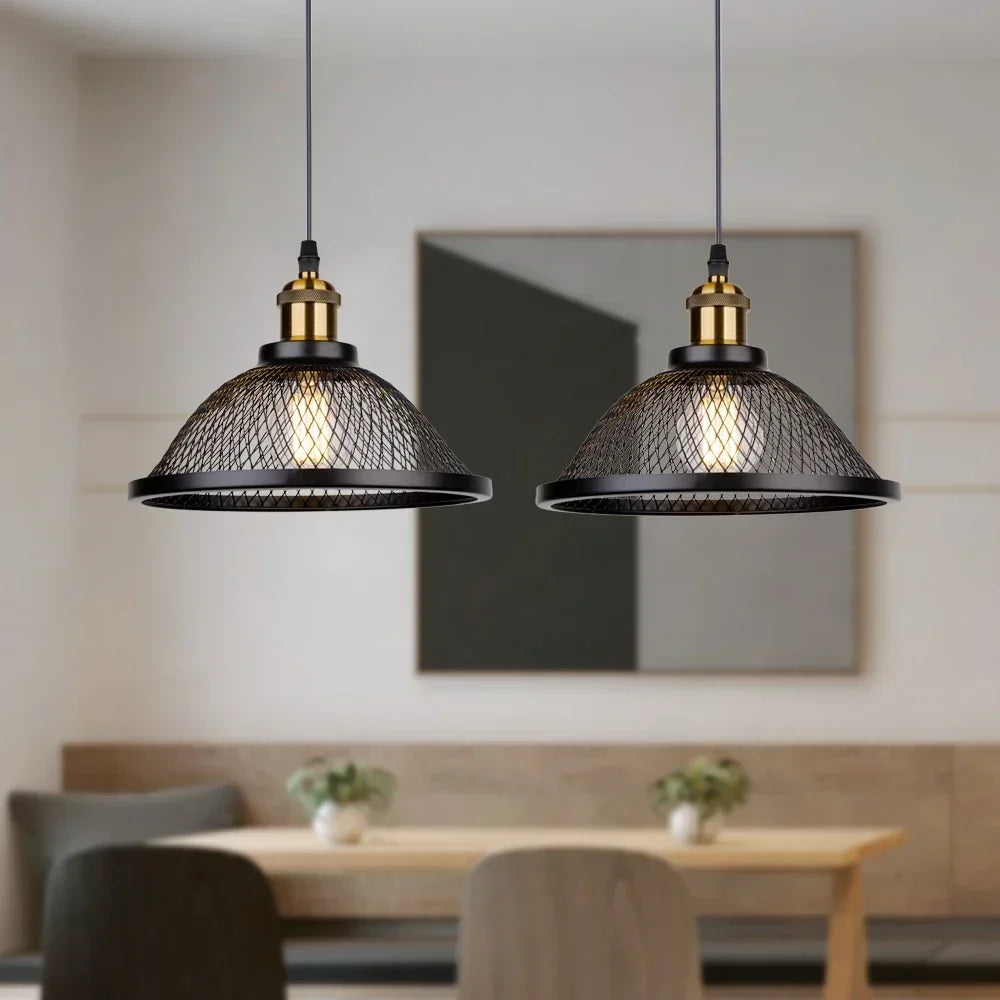 Suspension luminaire E27 LED allumée dans un salon chaleureux