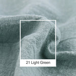 Gros plan sur un tissu vert clair aux textures douces et floues, avec un message indiquant la nuance "21 Light Green".