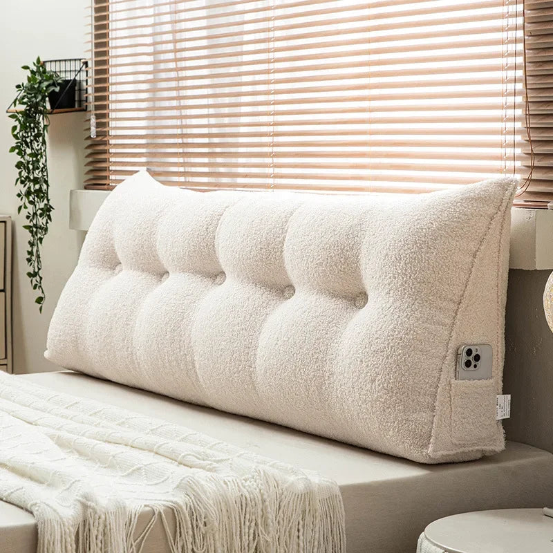 grand oreiller lit rectangulaire beige clair doux moelleux boutons décoratifs
