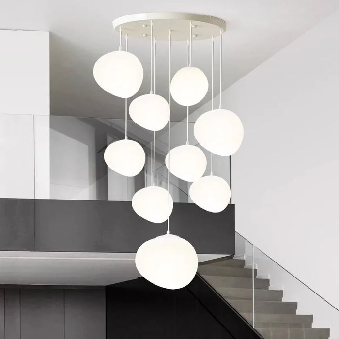 Lustre LED suspendu moderne avec 25 ampoules dans un salon élégant