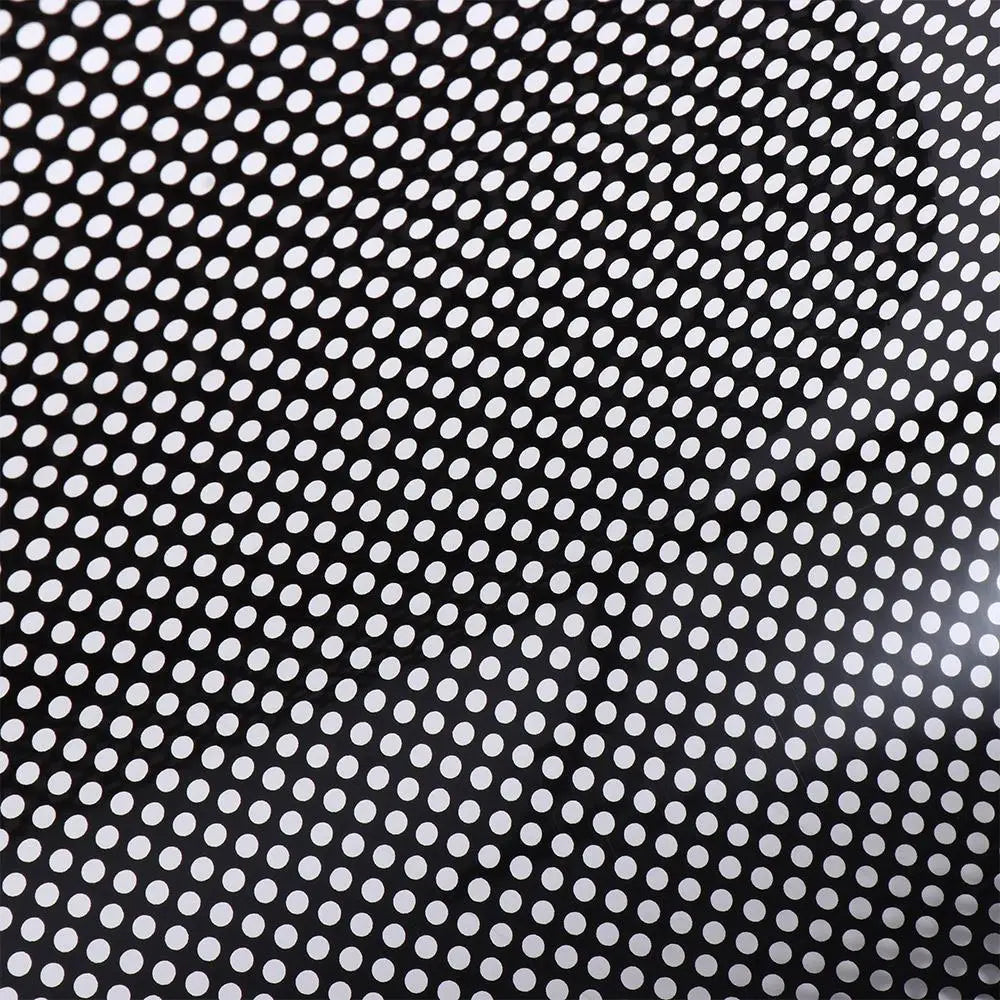 grille ventilation opaque moderne noir blanc perforations régulières fenêtre isolation thermique