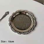 assiettes decoratives argent doré ornements floraux geometriques classiques table dessert bijoux