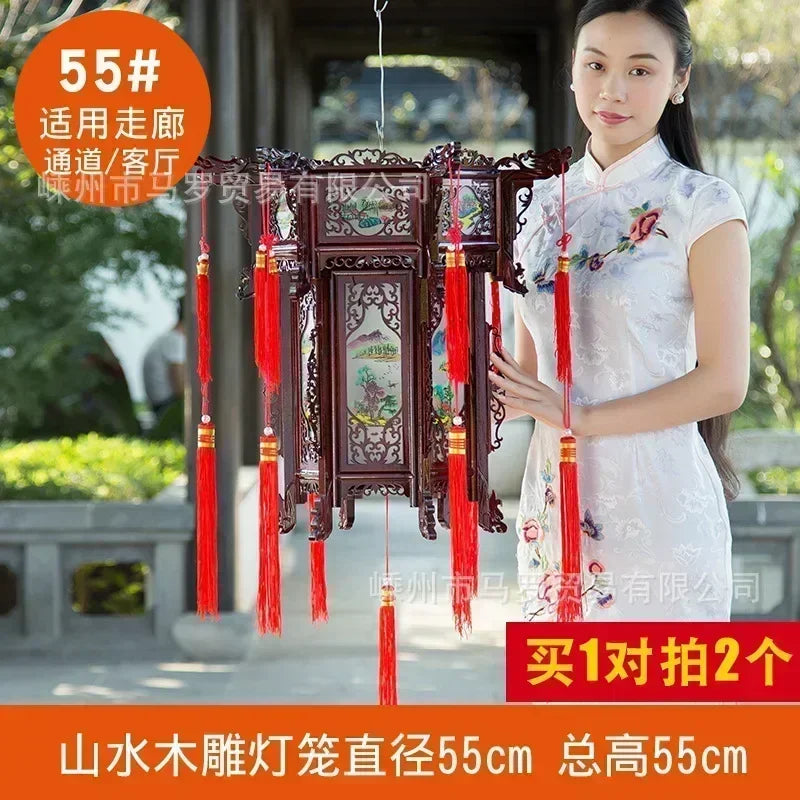lanterne traditionnelle chinoise bois sculpté rouge décorative pompon fête mariage jardin