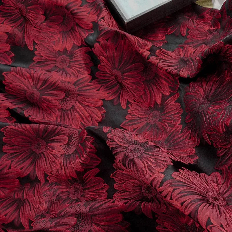 tissu brocart fleurs relief rouge foncé polyester texturé élégant largeur 160cm respectueux environnement