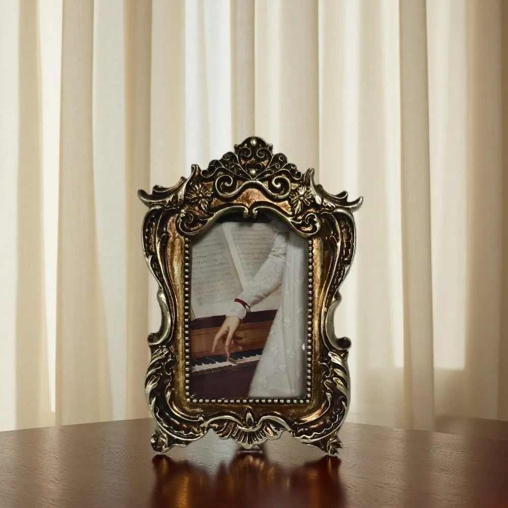 cadre photo vintage baroque or marron décoration florale sculptée aspect vieilliOpaque photo visible support