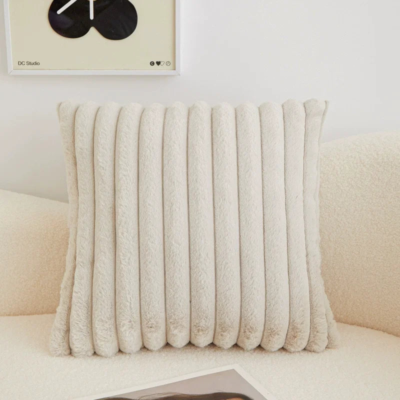 housses coussins décoratifs texturés moderne couleur noir orange beige jaune gris doux pelucheux salon