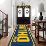 tapis anti dérapant moderne öhlins bleu foncé jaune motif lettres bordure blanche polyester