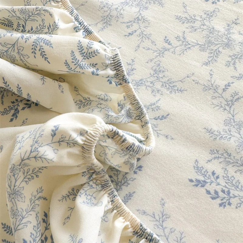 drap housse lit élastique motif fleurs feuilles beige bleu clair classique romantique coton
