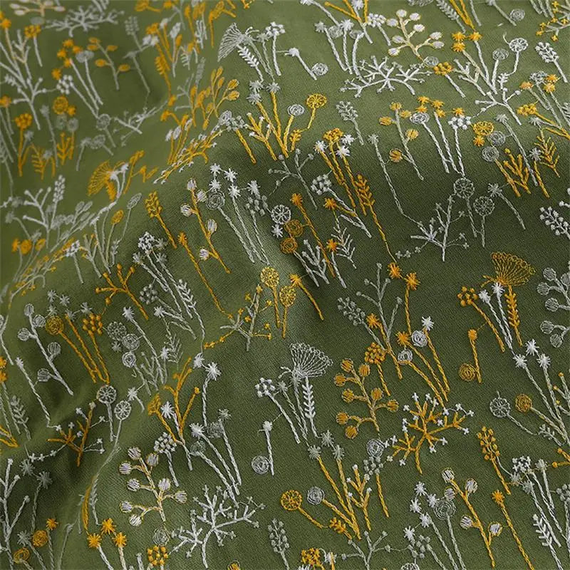 tissu brodé fleurs stylisées vert olive jaune blanc résistant écologique 122cm large