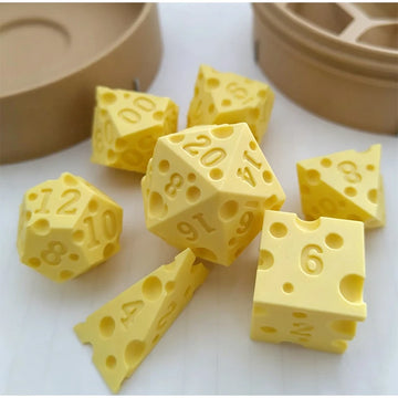 jeux dés forme fromage emmental d4 d6 d8 d10 d12 d20 box ludique original