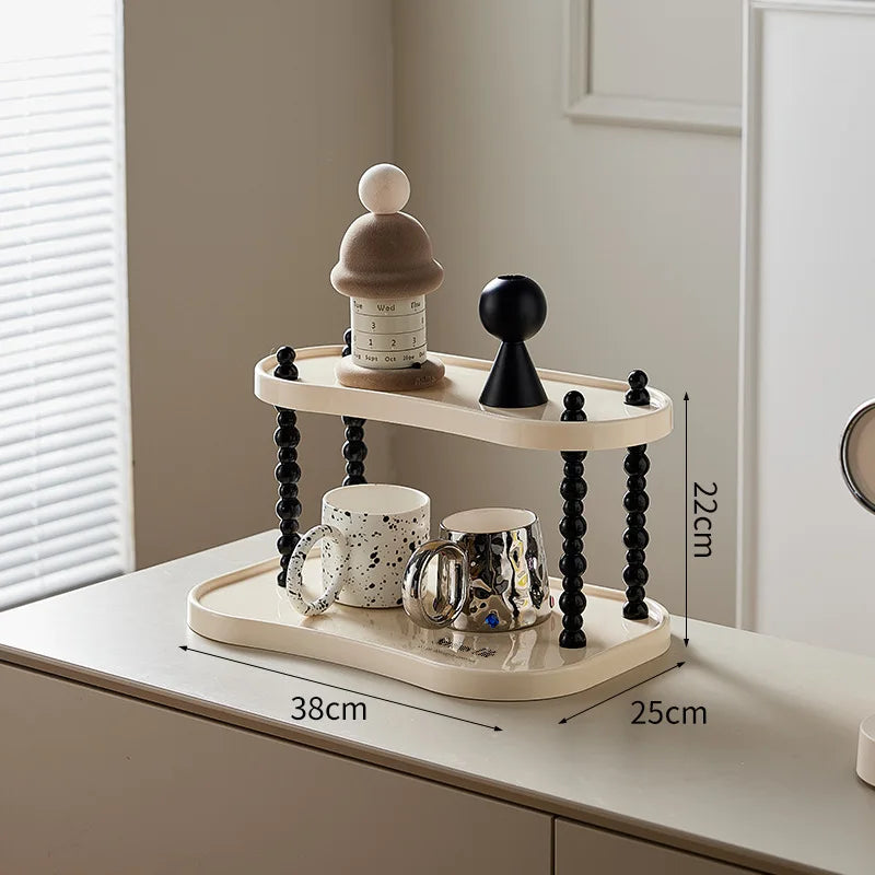 étagère trois niveaux moderne minimaliste blanc noir cosmétiques parfums tasses blancs