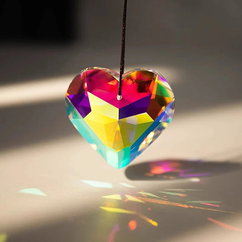 pendentif multicolore facettes géométriques transparent moderne élégant résine brillant chainette métalextérieur jardin